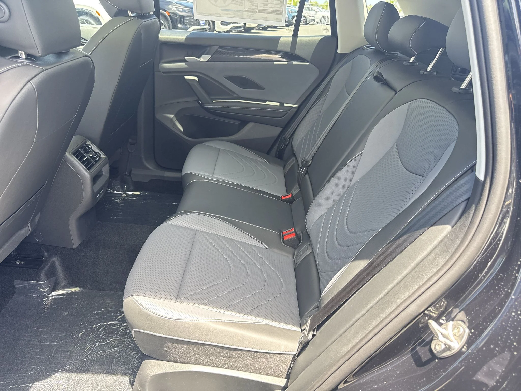 New 2026 Deep Black Pearl Volkswagen SE image 31