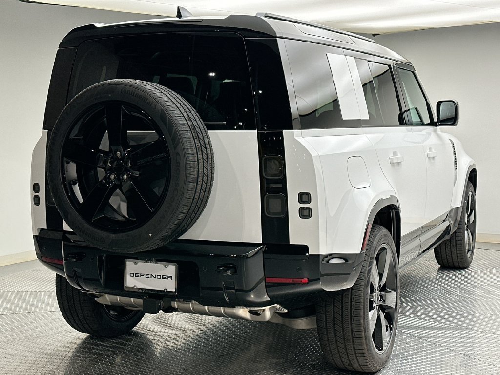 New 2026 Fuji White Land Rover X-Dynamic SE image 3