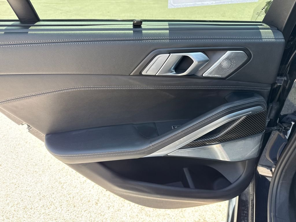 Used 2021 Black BMW M50i image 26