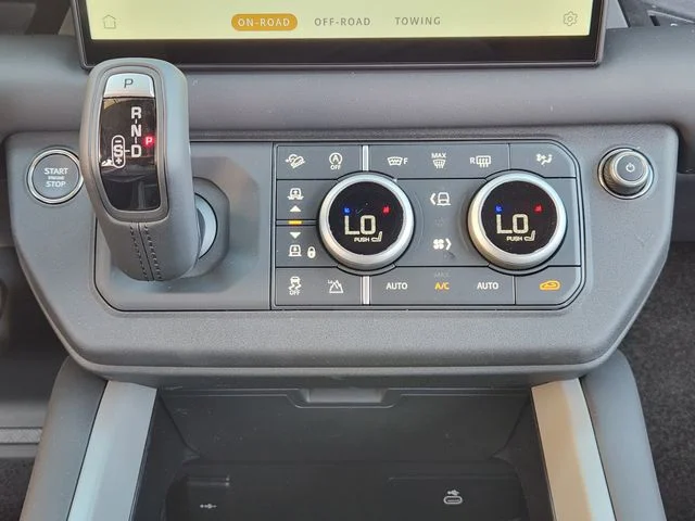 2025 Land Rover Defender V8 - Photo 14