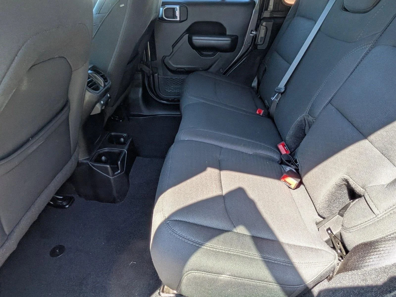 Used 2019 Granite Crystal Metallic Clearcoat Jeep Sport S image 17