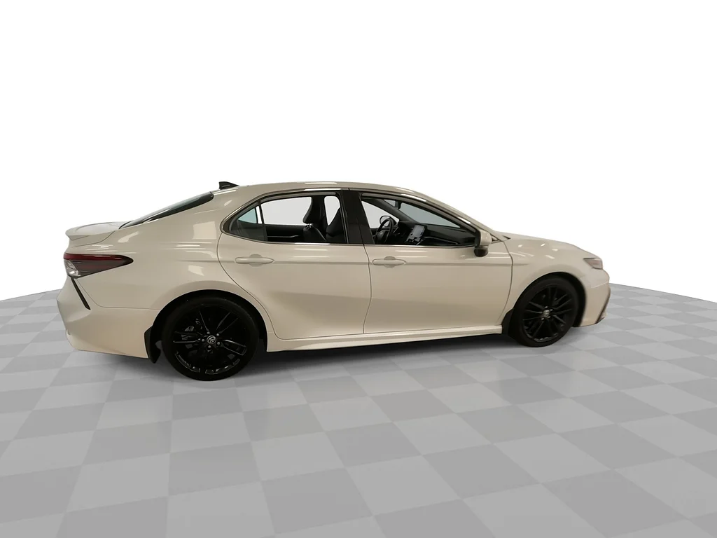 Used 2022  Toyota XSE image 2