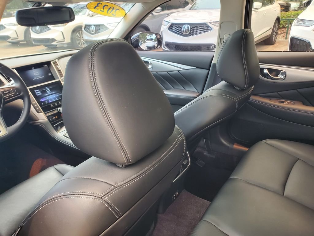 Used 2023 White INFINITI LUXE image 9
