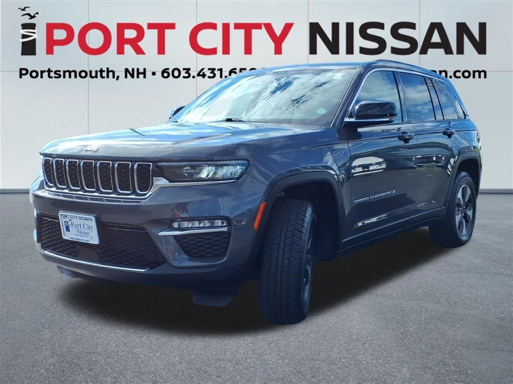 Used 2024 Gray Metallic Jeep 4xe W/PANORAMIC ROOF & HEATED LEATHER SEATS image 34