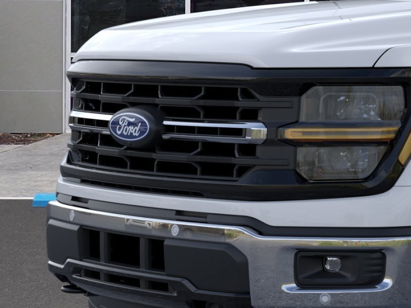 New 2026 Oxford White Ford XLT image 17
