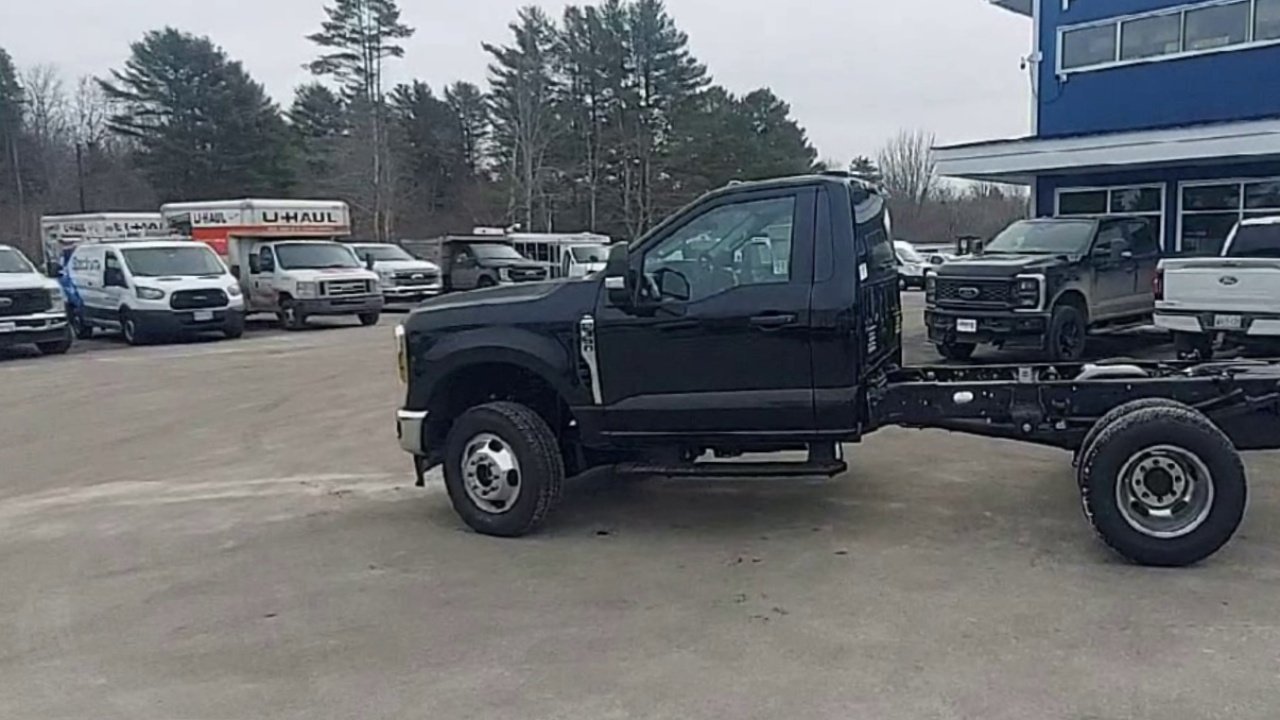 New 2026 Agate Black Metallic Ford F-350® XL image 18