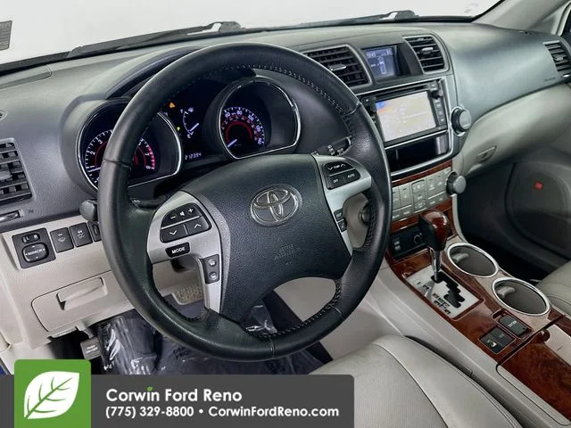 Used 2013 Nautical Blue Metallic Toyota Limited image 9