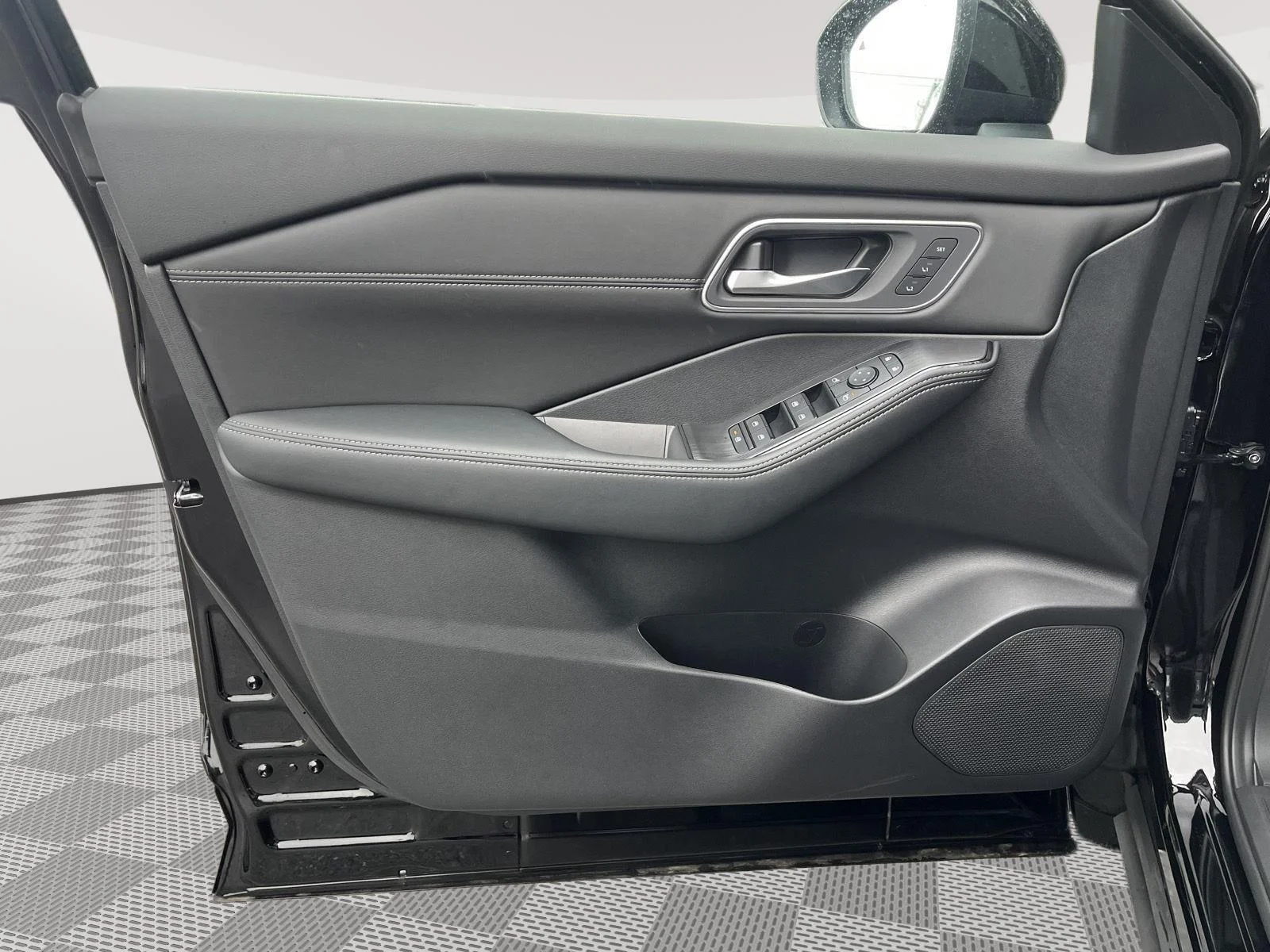 New 2026 Super Black Nissan Platinum image 22
