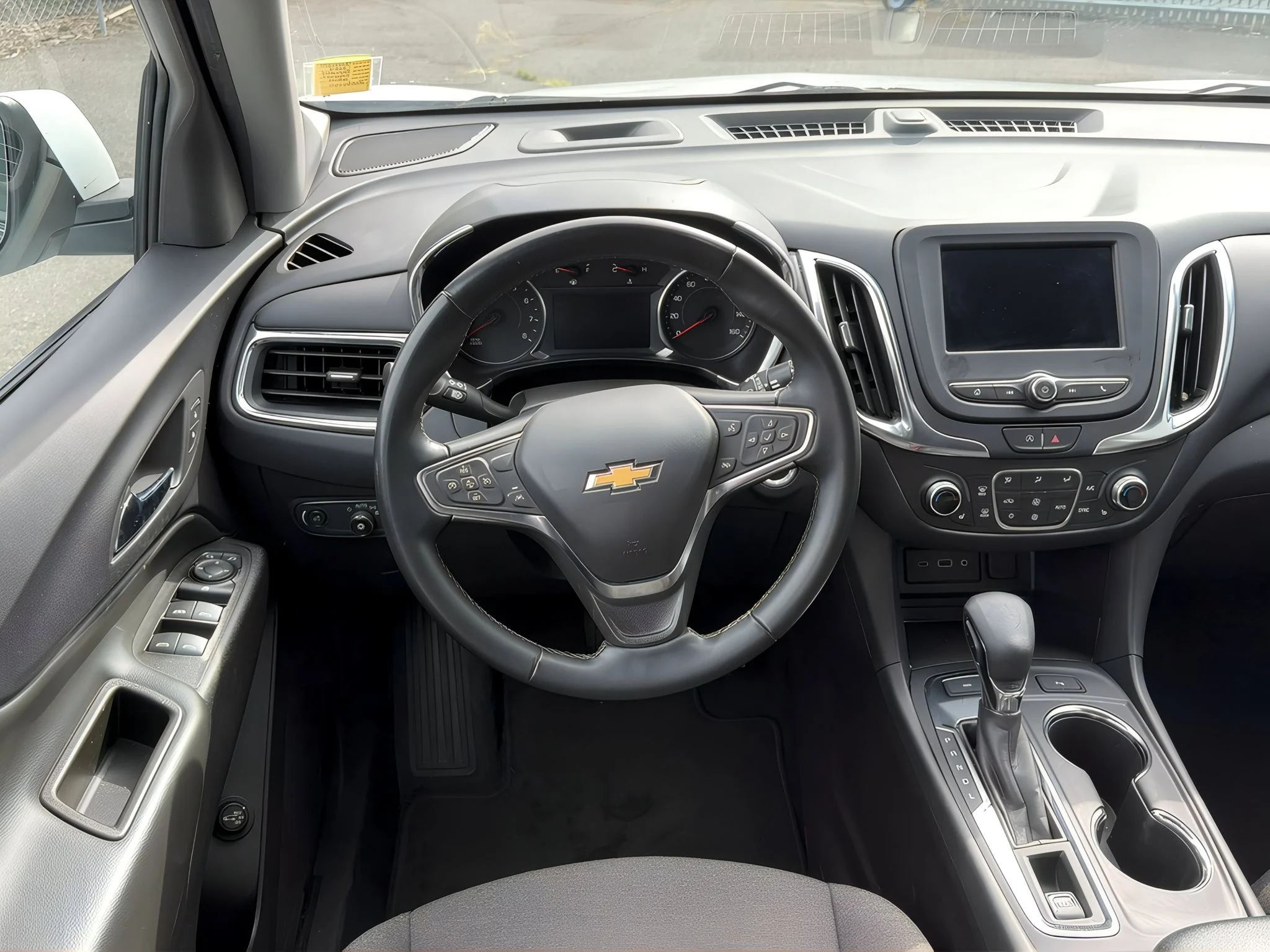 2024 Chevrolet Equinox LT - Photo 18