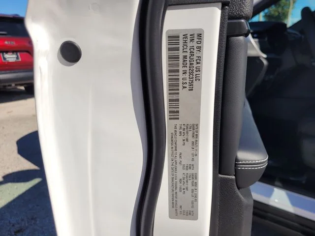 New 2025 Bright White Clear-Coat Exterior Paint Jeep Laredo image 19