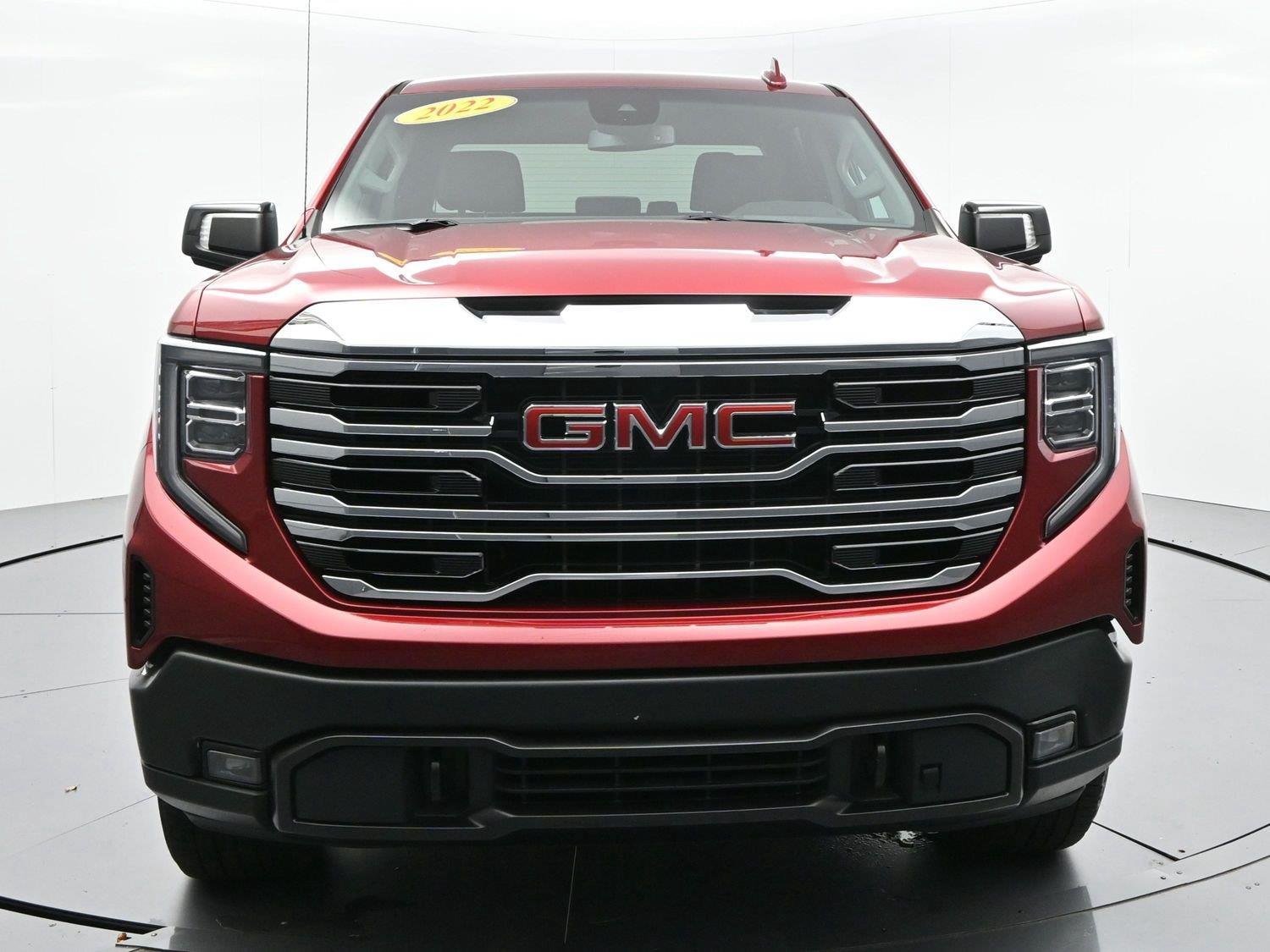 Used 2022 CAYENNE RED TINTCOAT GMC SLT image 2