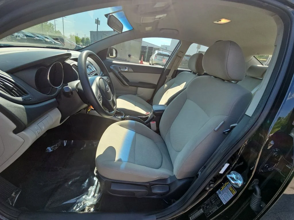 Used 2013 Black Kia EX image 14