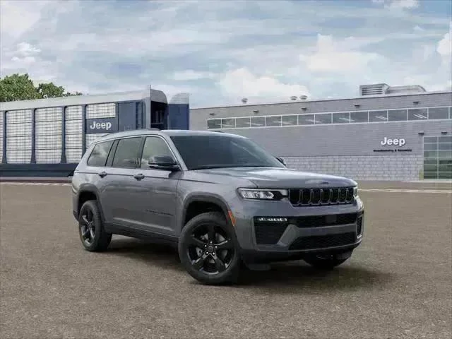 New 2027 Sting-Gray Clear-Coat Paint Jeep Limited image 3