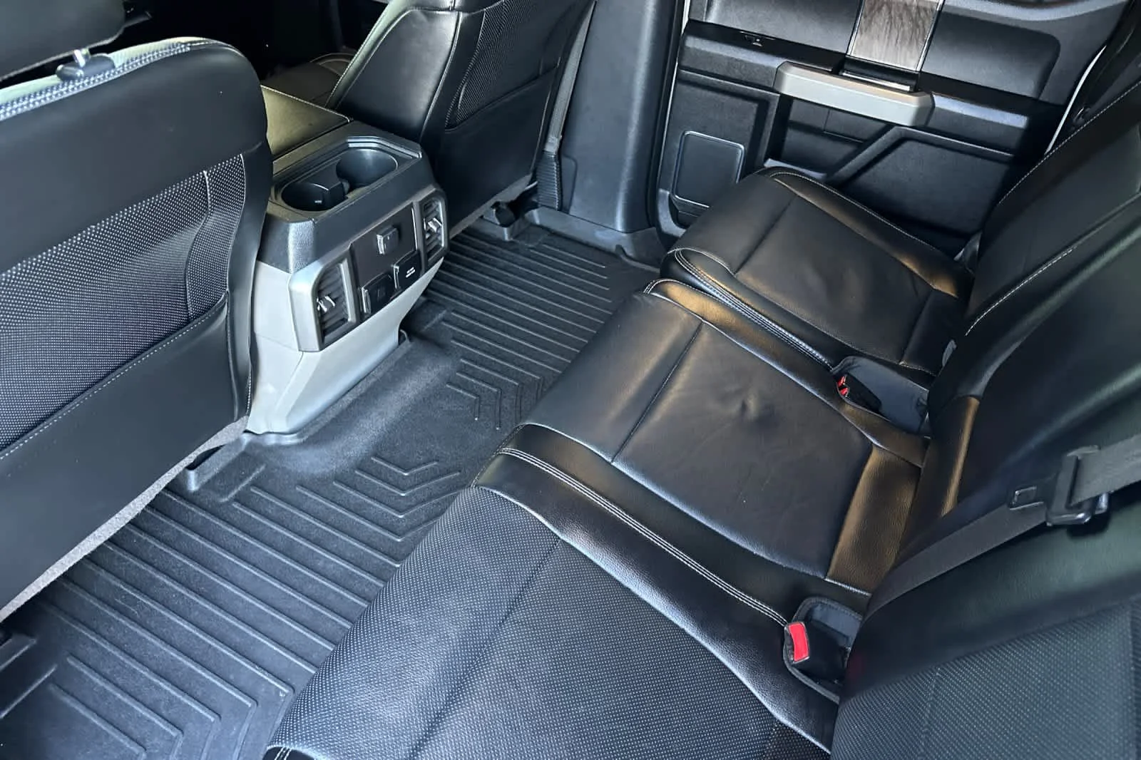 Used 2017 Ingot Silver Metallic Ford Lariat image 4