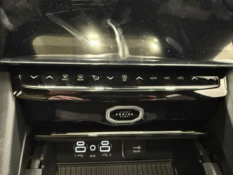 New 2026 Diamond Black Crystal Pearl-Coat Exterior Paint Jeep Altitude image 26