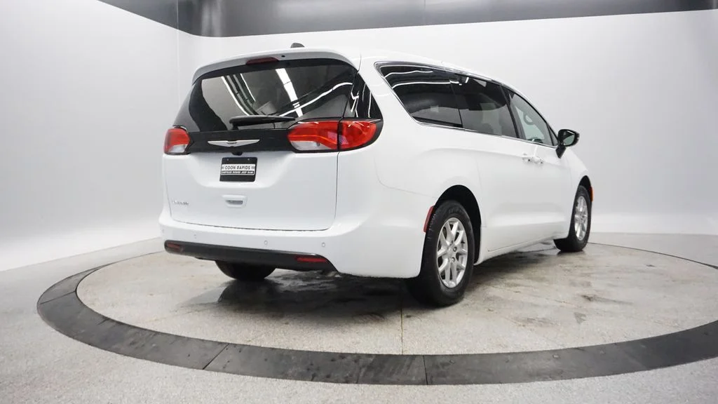 New 2026 Bright White Clear-Coat Exterior Paint Chrysler LX image 9
