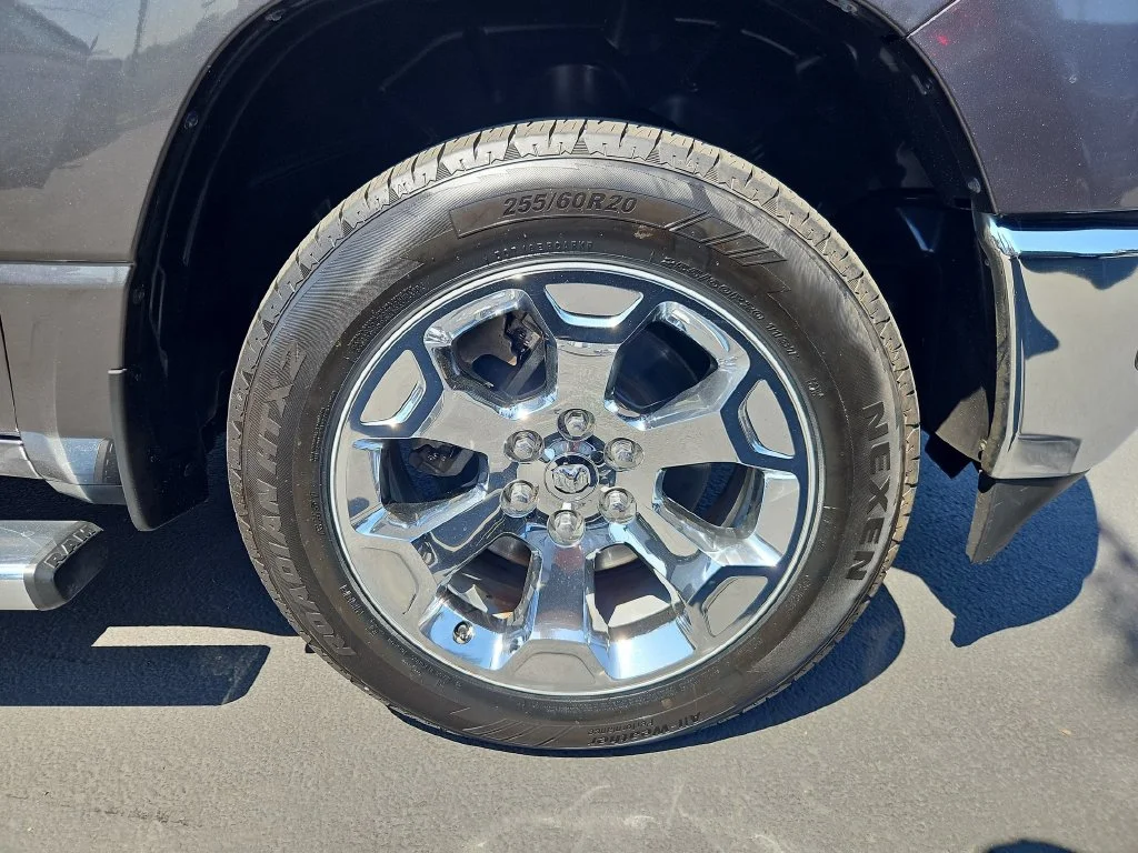 Used 2019 Granite Crystal Metallic Clearcoat Ram Big Horn/Lone Star image 29