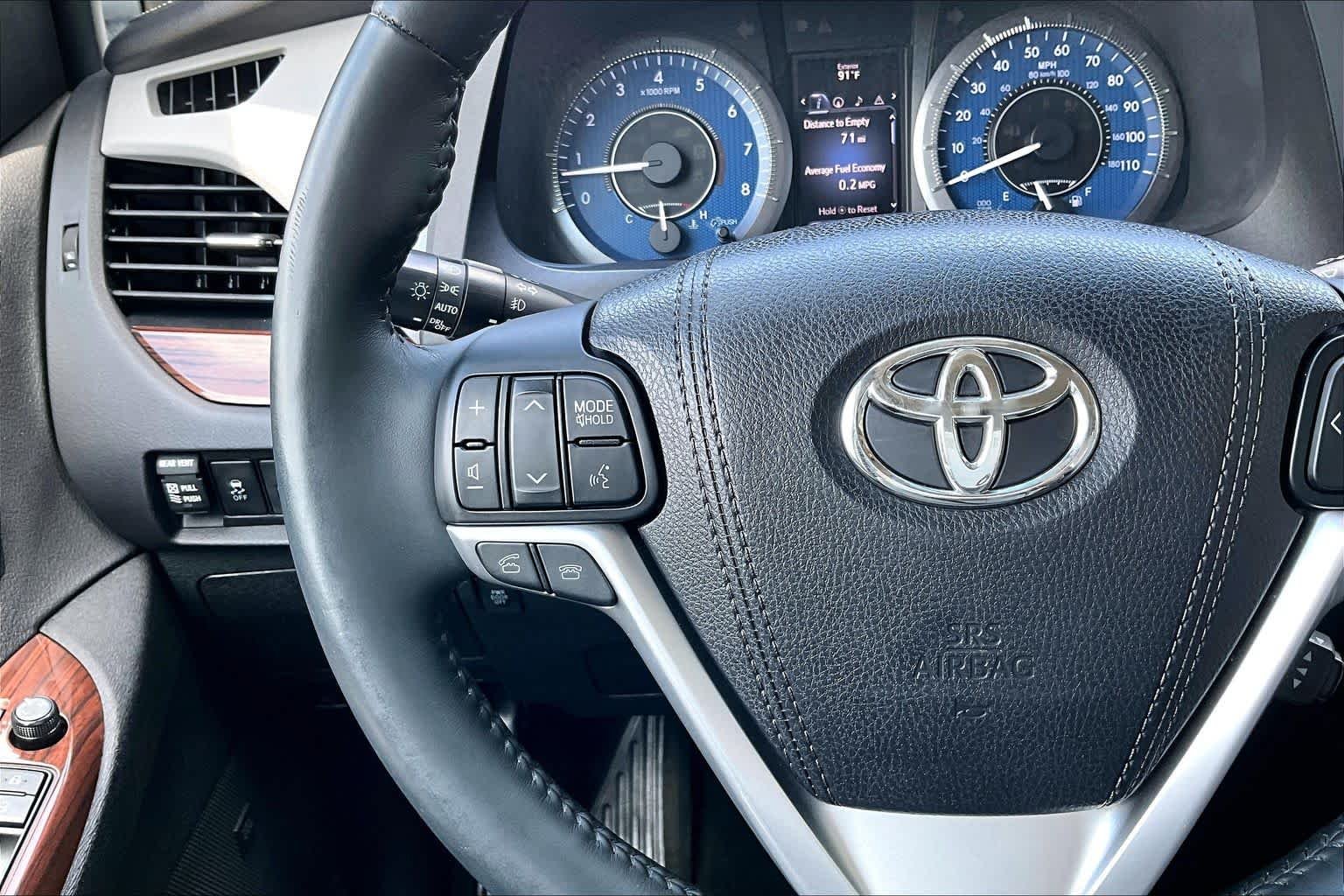 Used 2016 Blizzard Pearl Toyota Ltd Premium image 23