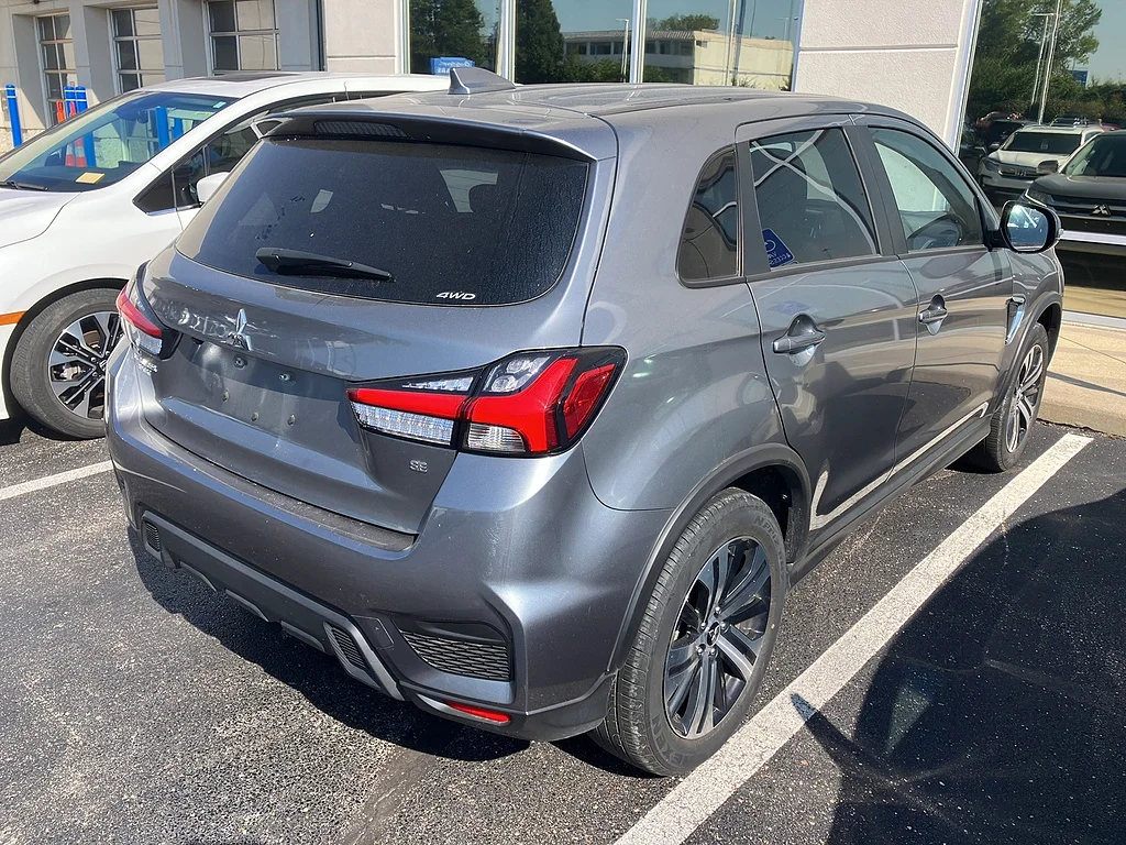 Used 2025 Mercury Gray Metallic Mitsubishi SE image 35