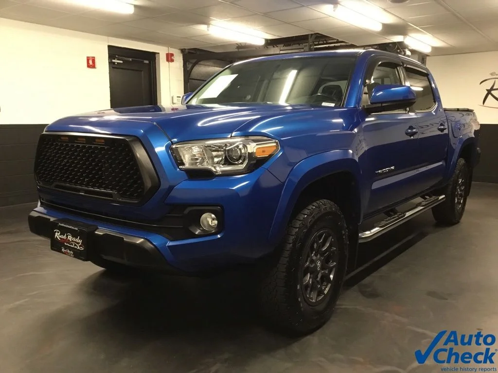 Used 2017 Blue Toyota SR5 image 5