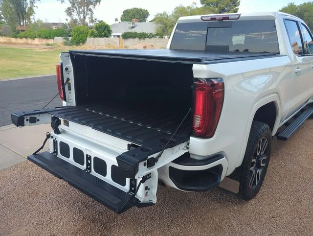 Used 2024 White GMC AT4 image 26