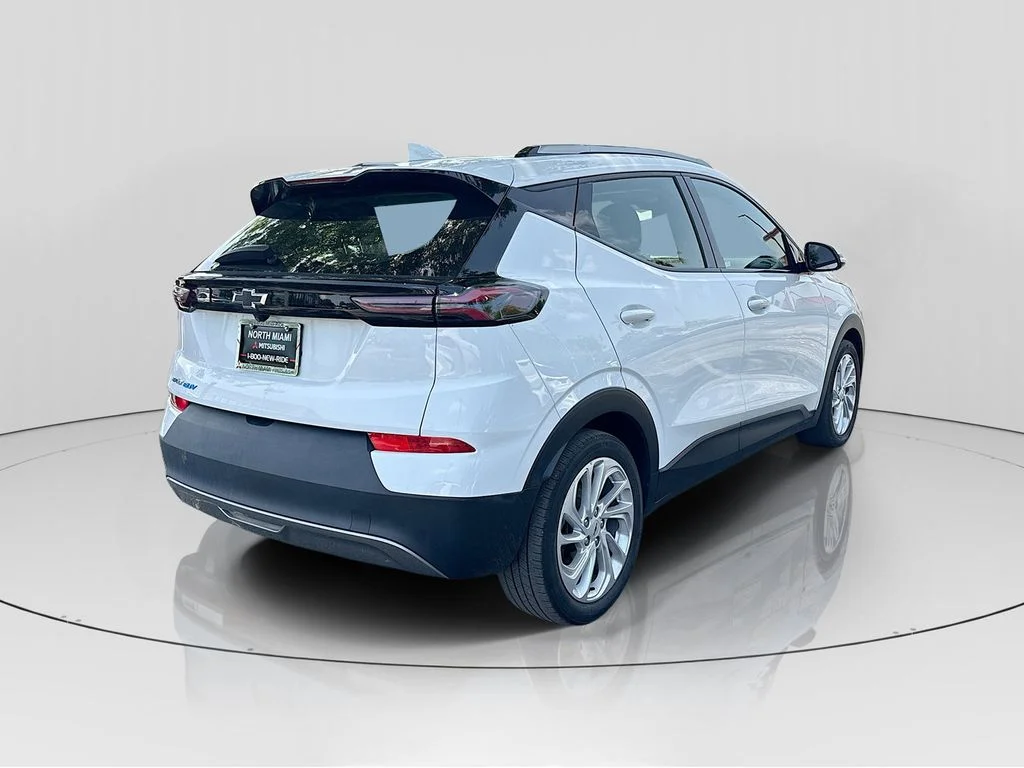 Used 2022 White Chevrolet LT image 7