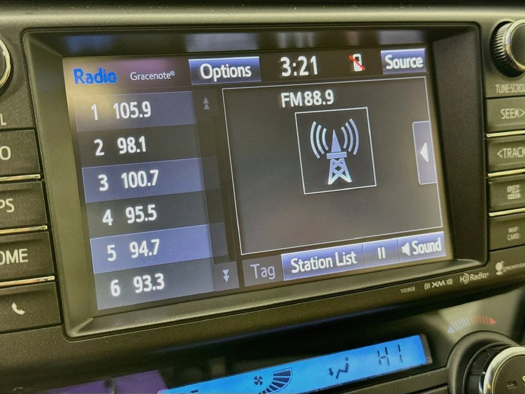 Used 2018 White Toyota XLE image 17