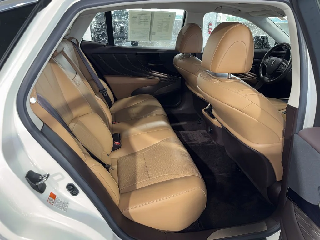 Used 2019 White Lexus 500 Base image 12