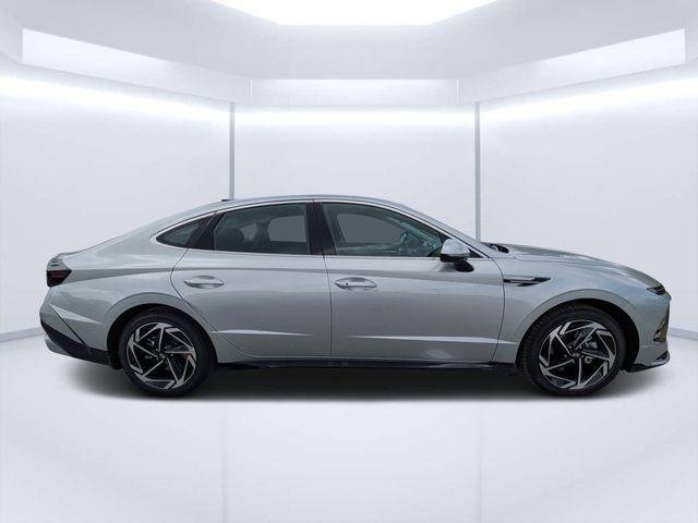 New 2026 Silver Hyundai SEL Sport image 2