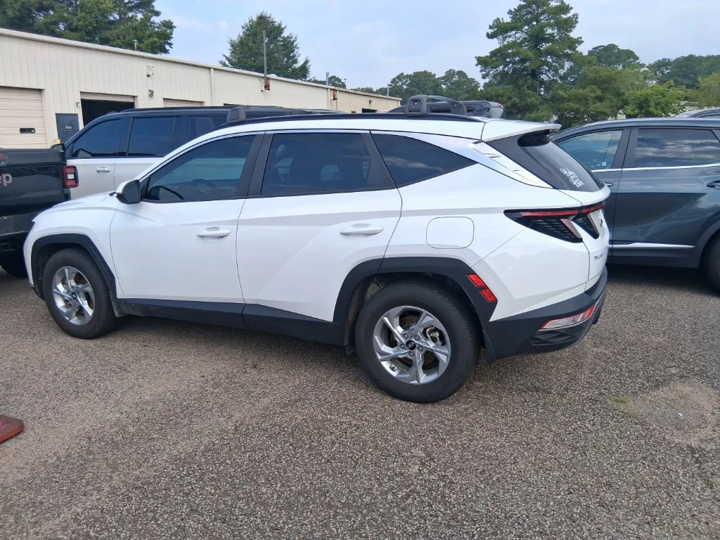 Used 2023 White Hyundai SEL image 14