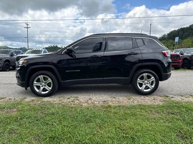 Used 2023 Black Jeep Latitude image 6