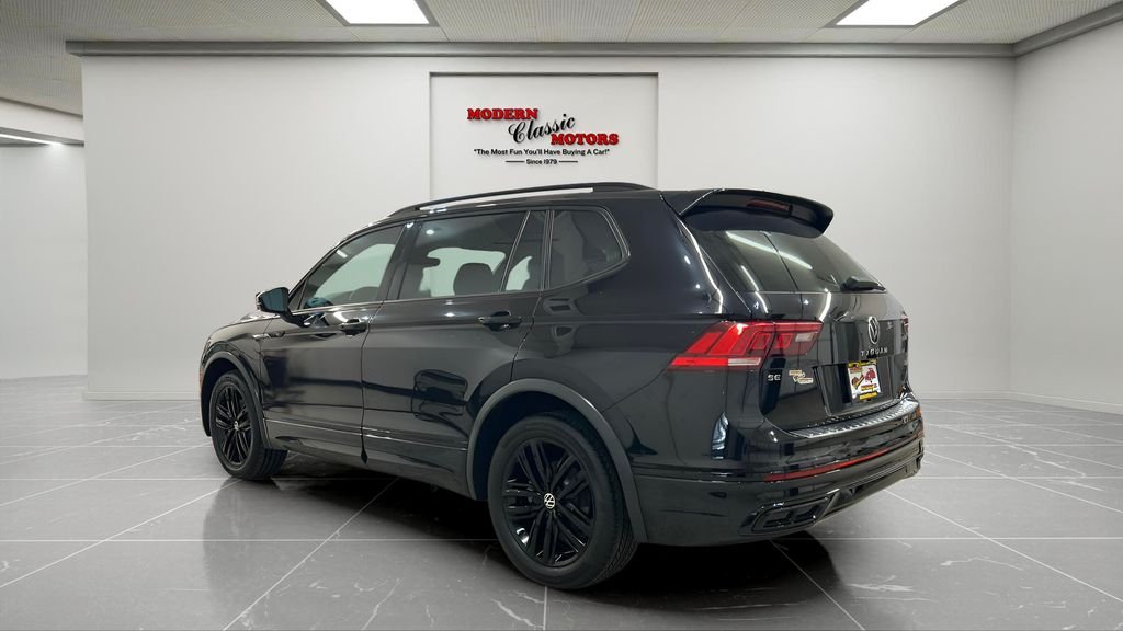 Used 2022 Black Volkswagen 2.0T SE R-Line Black image 5