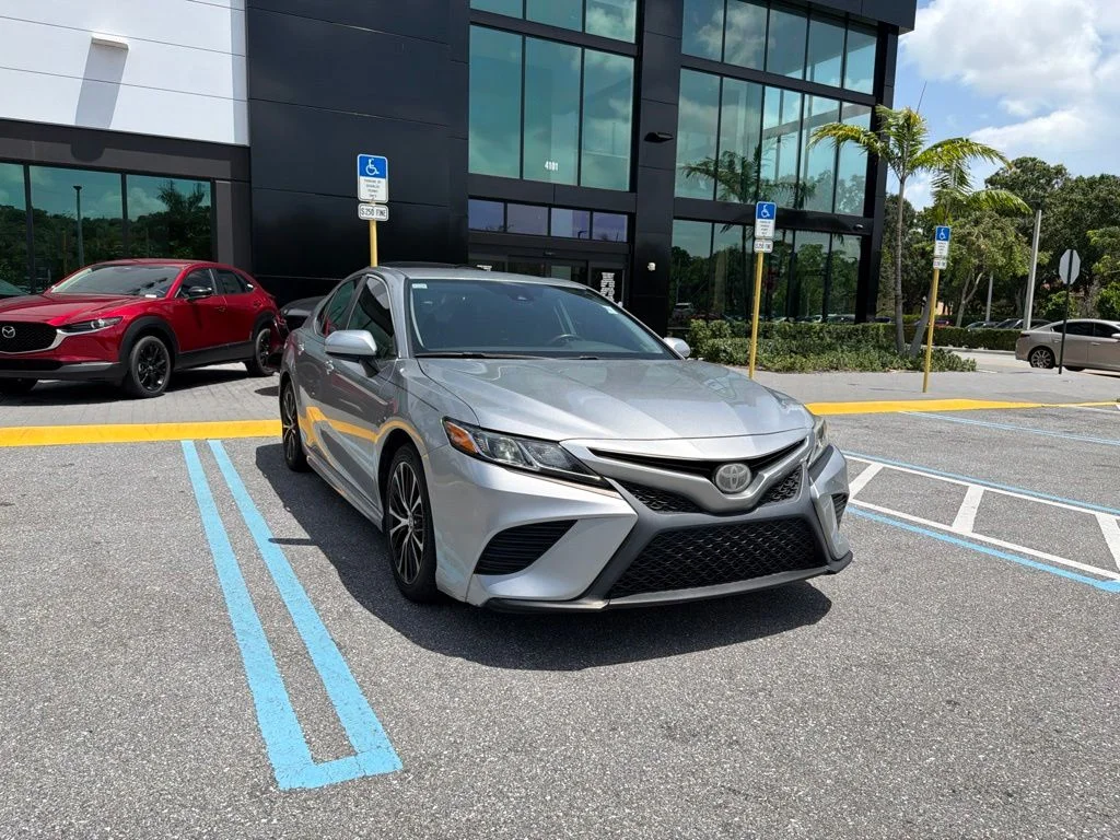 Used 2020 Celestial Silver Metallic Toyota SE image 3