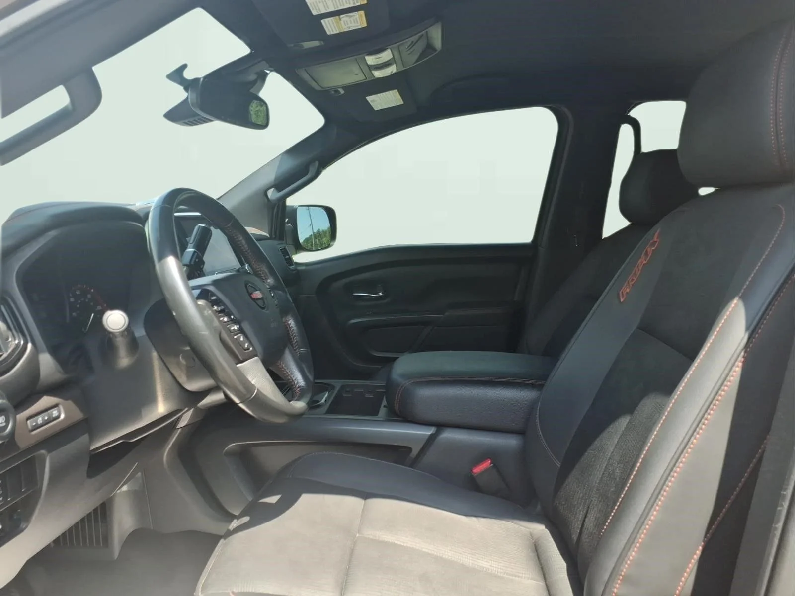2022 Nissan Titan PRO-4X - Photo 8