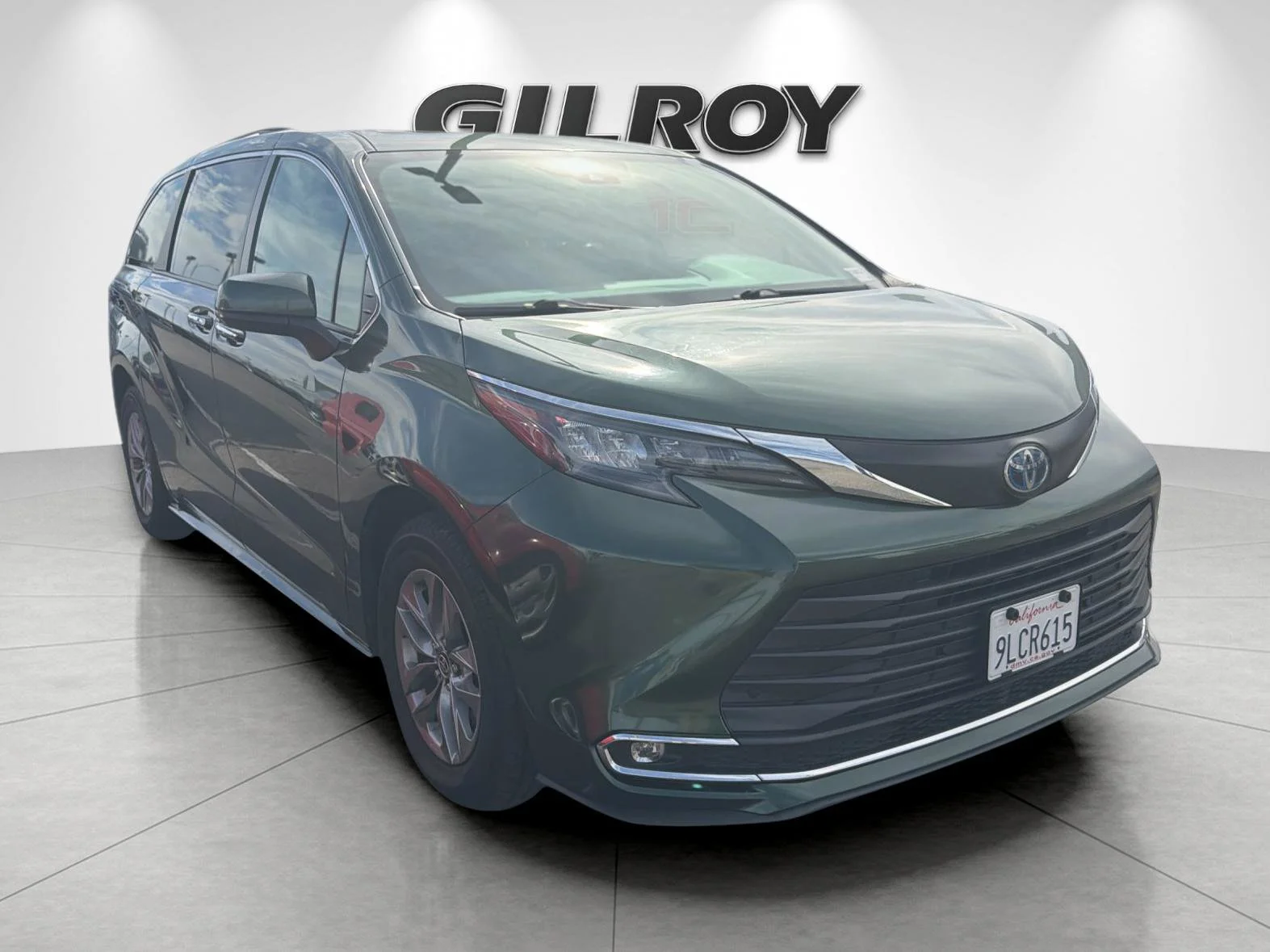 Used 2024  Toyota XLE image 2