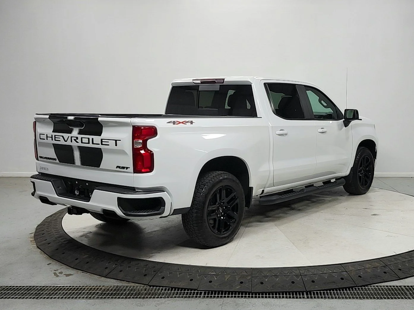 Used 2023 White Chevrolet RST image 7
