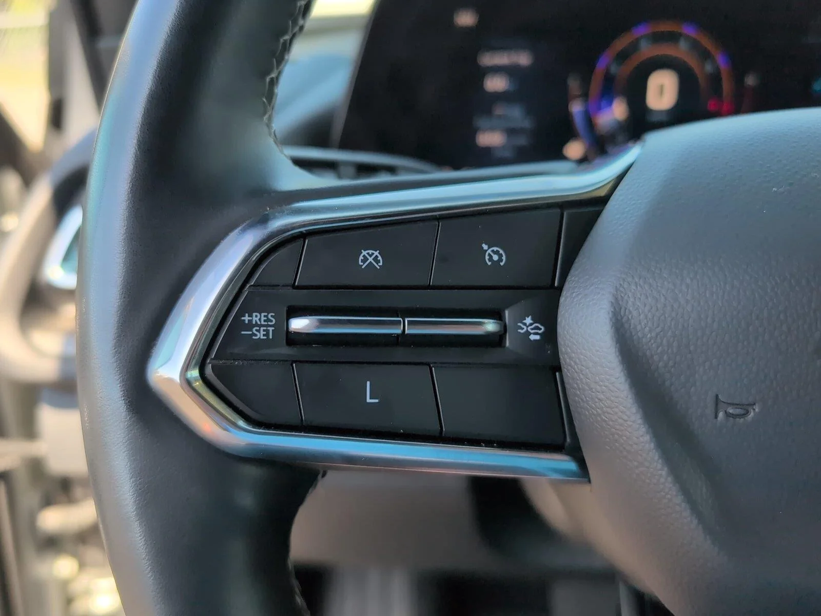 Used 2025 Sterling Gray Metallic Chevrolet LT image 27