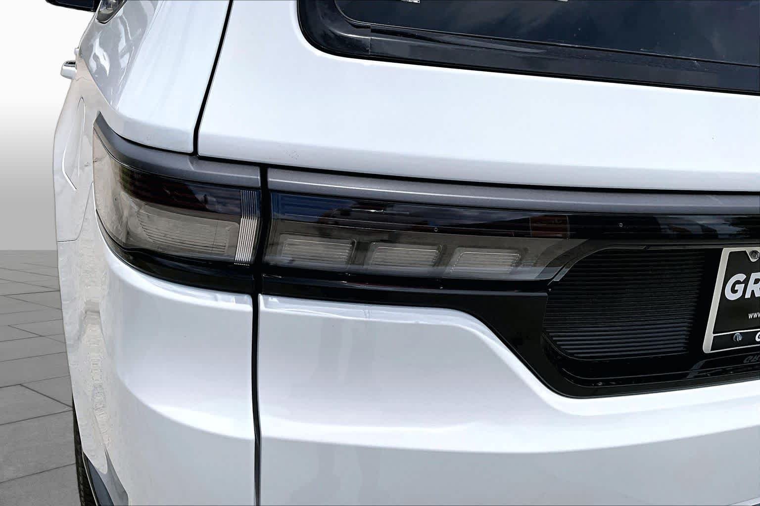 New 2026 Bright White Clear-Coat Exterior Paint Jeep Summit Obsidian image 14