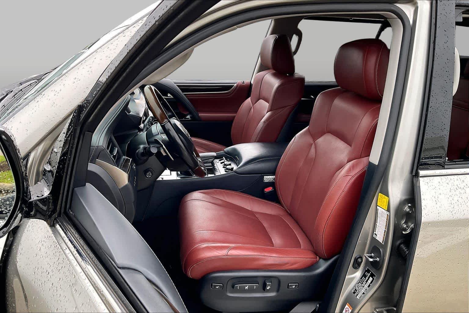 Used 2019 Atomic Silver Lexus  image 7
