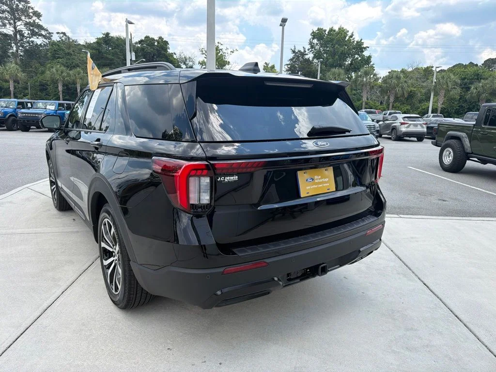 Certified Used 2026 Agate Black Metallic Ford ST-Line image 6