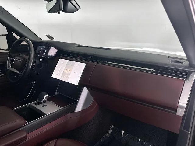 Used 2024  Land Rover Autobiography image 29