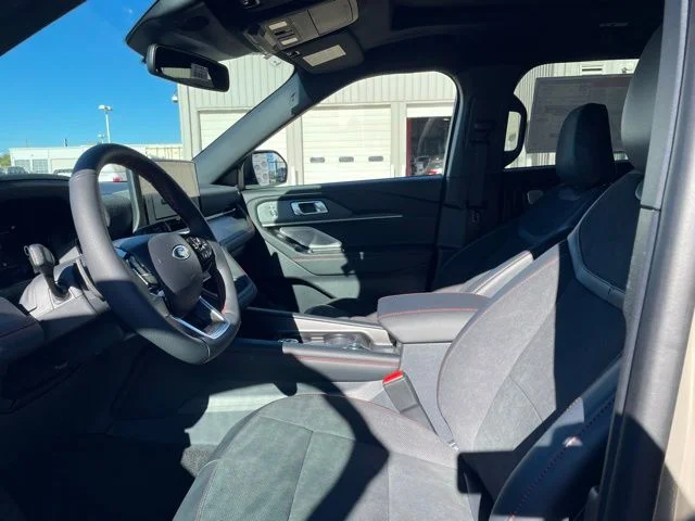 2026 Ford Explorer ST - Photo 7