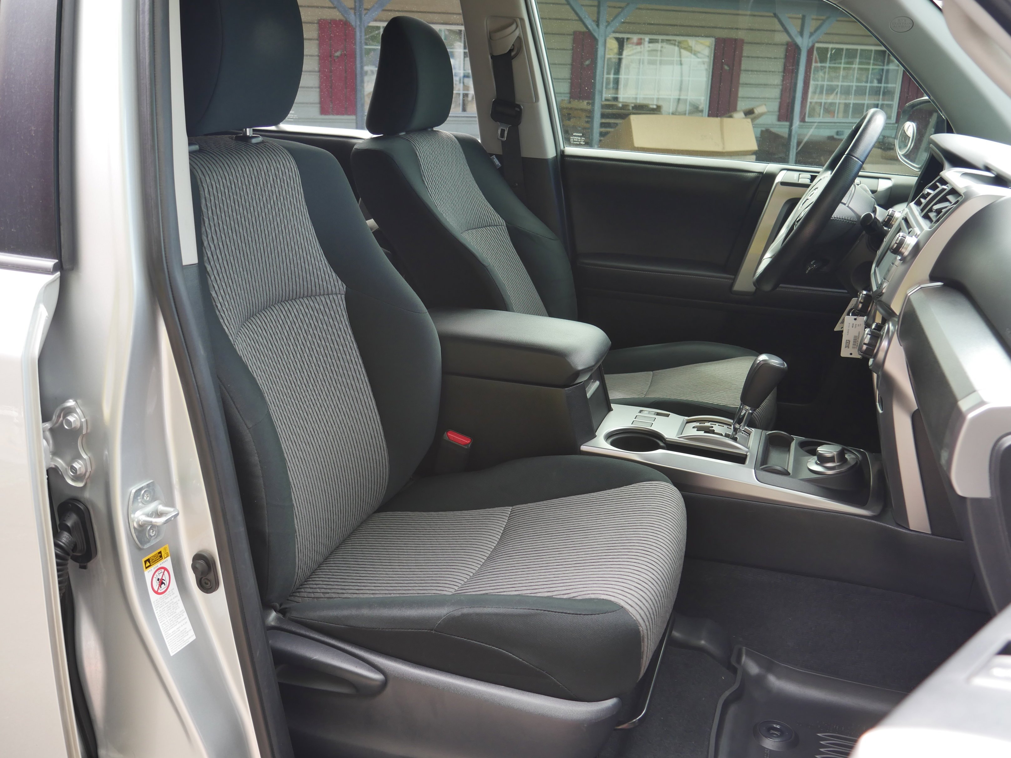 Used 2018 Classic Silver Metallic Toyota SR5 image 25