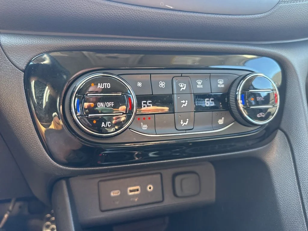 Used 2023 Cinnabar Metallic Buick Select image 20