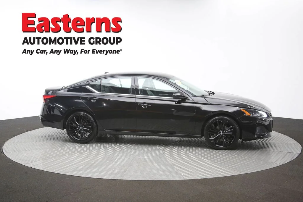 Used 2024 Black Nissan 2.5 SR image 47