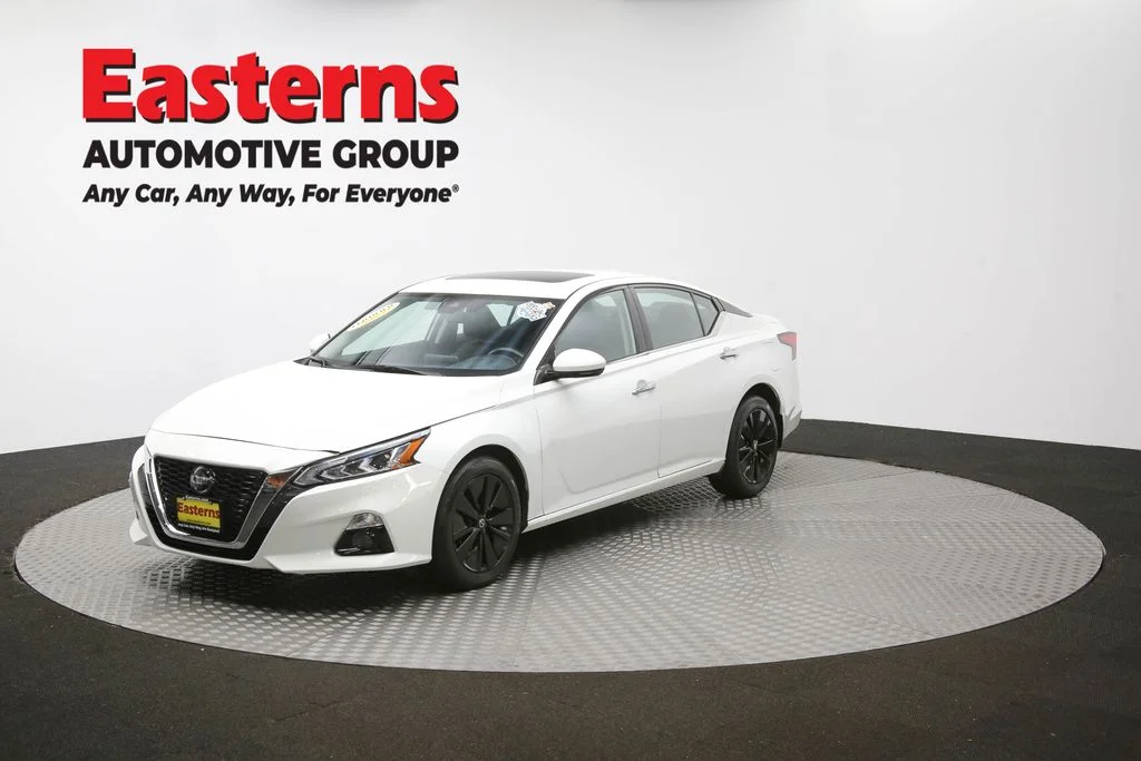 Used 2022 White Nissan 2.5 SL image 55