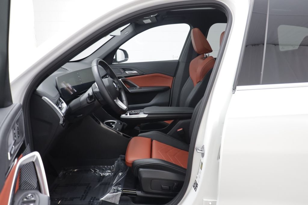 Certified Used 2025 Alpine White BMW xDrive28i image 5