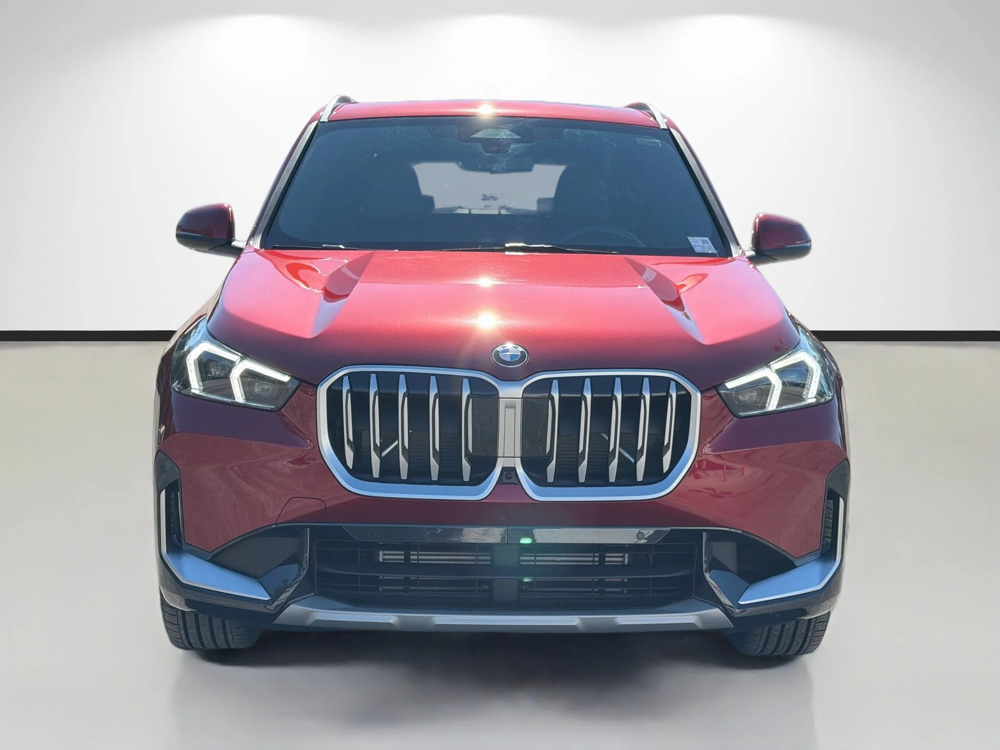 Used 2026 Vegas Red Metallic BMW xDrive28i image 8