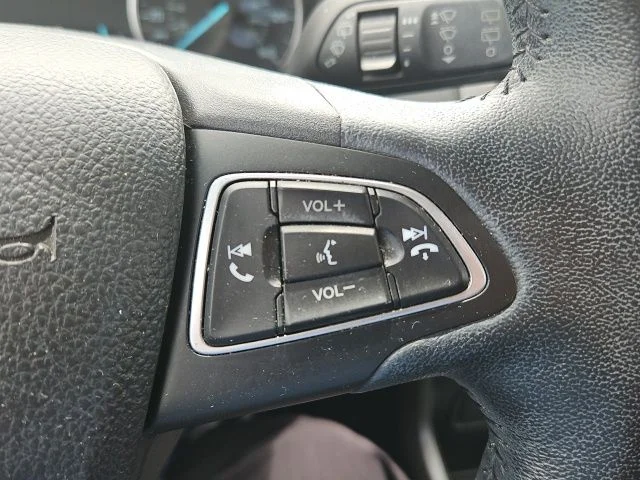 Used 2020 Blue Ford SE image 22