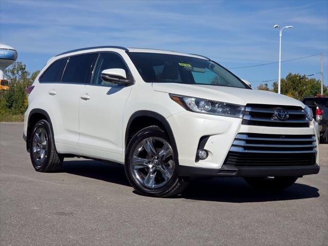 Certified Used 2017 BLIZZARD PEARL Toyota  image 3
